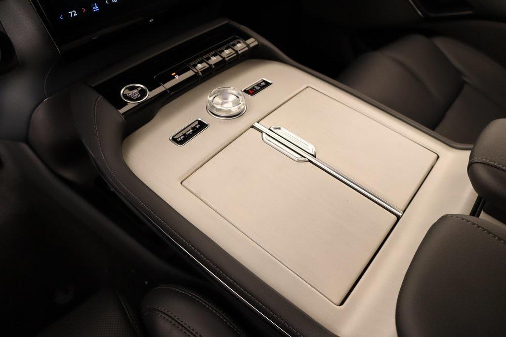 new 2025 Lincoln Navigator car, priced at $105,778