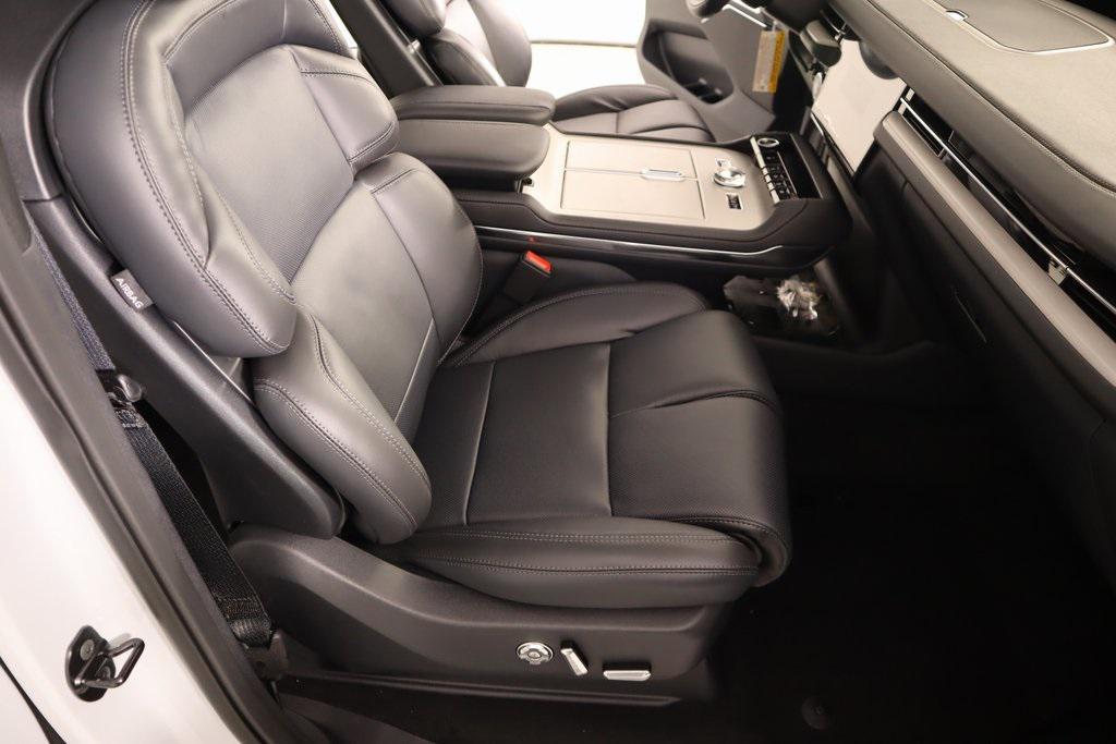 new 2025 Lincoln Navigator car, priced at $105,542
