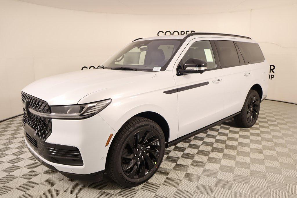 new 2025 Lincoln Navigator car, priced at $105,542