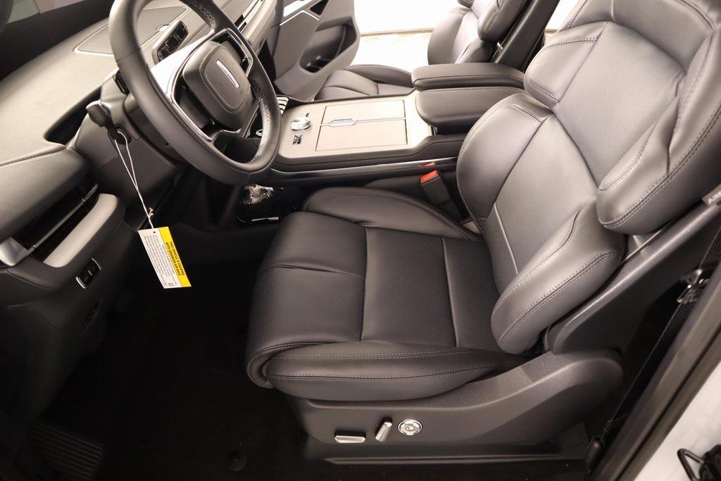 new 2025 Lincoln Navigator car, priced at $105,542