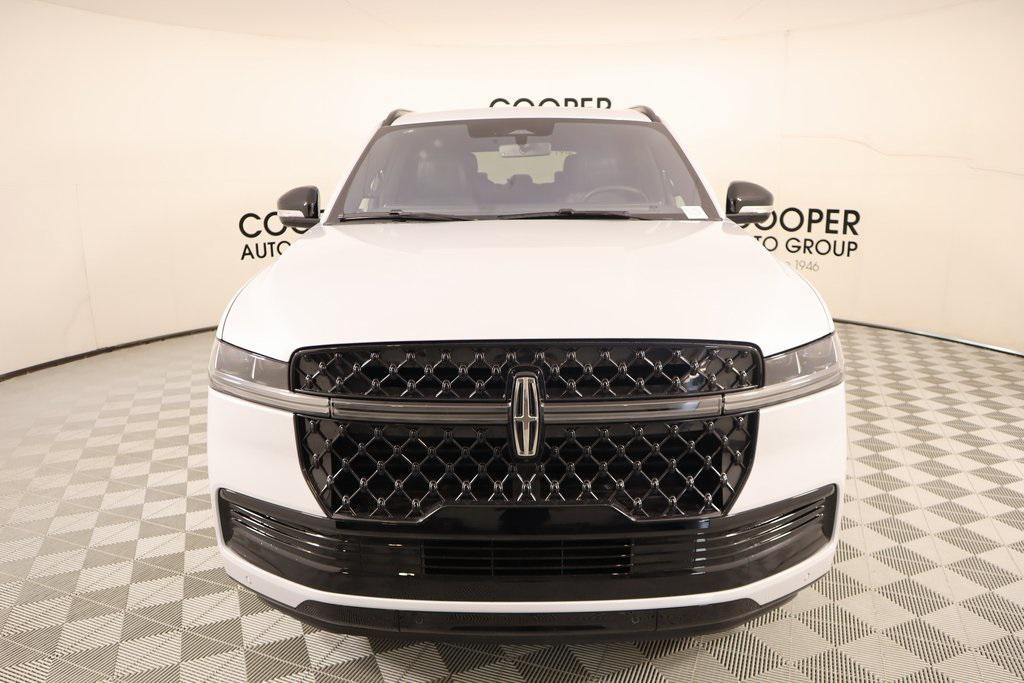 new 2025 Lincoln Navigator car, priced at $105,542