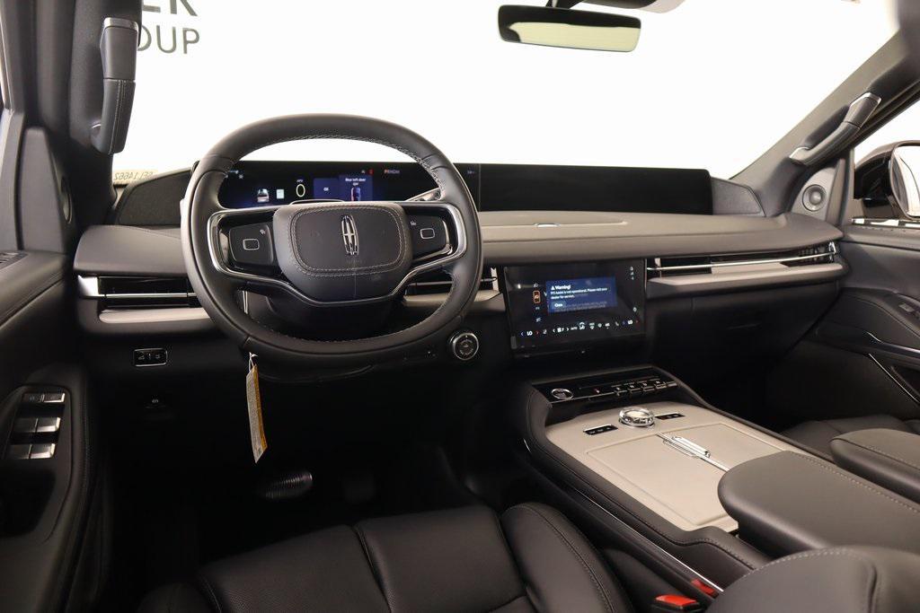 new 2025 Lincoln Navigator car, priced at $105,542