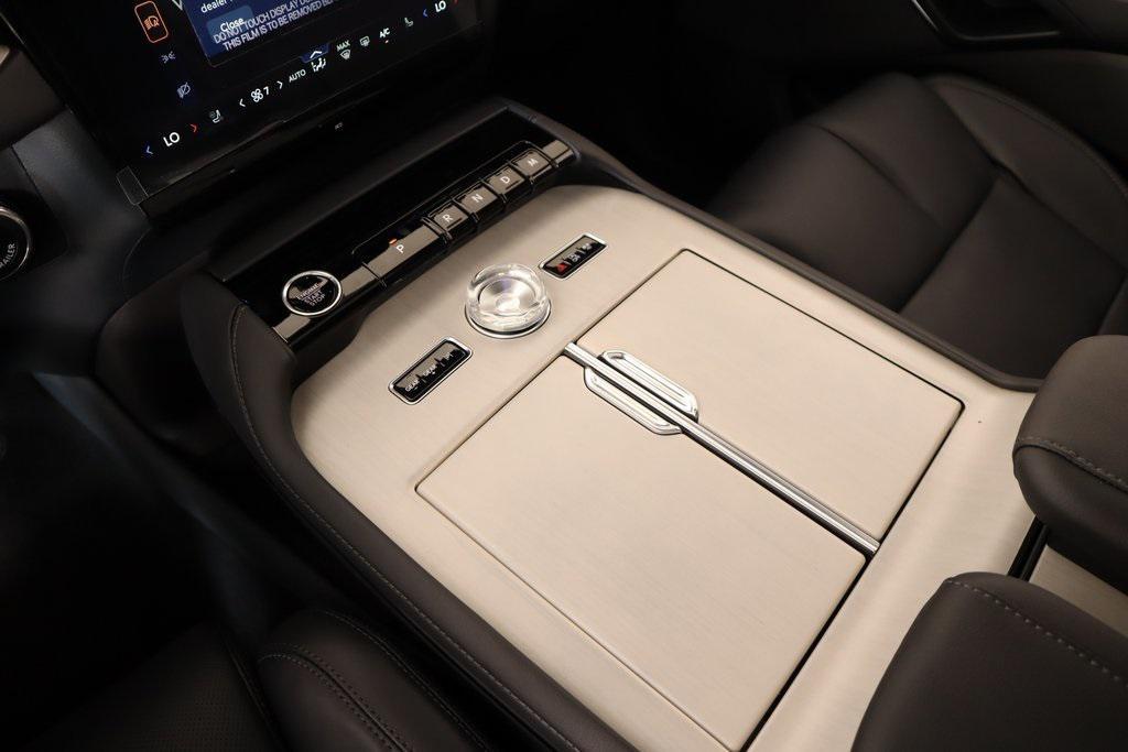 new 2025 Lincoln Navigator car, priced at $105,542