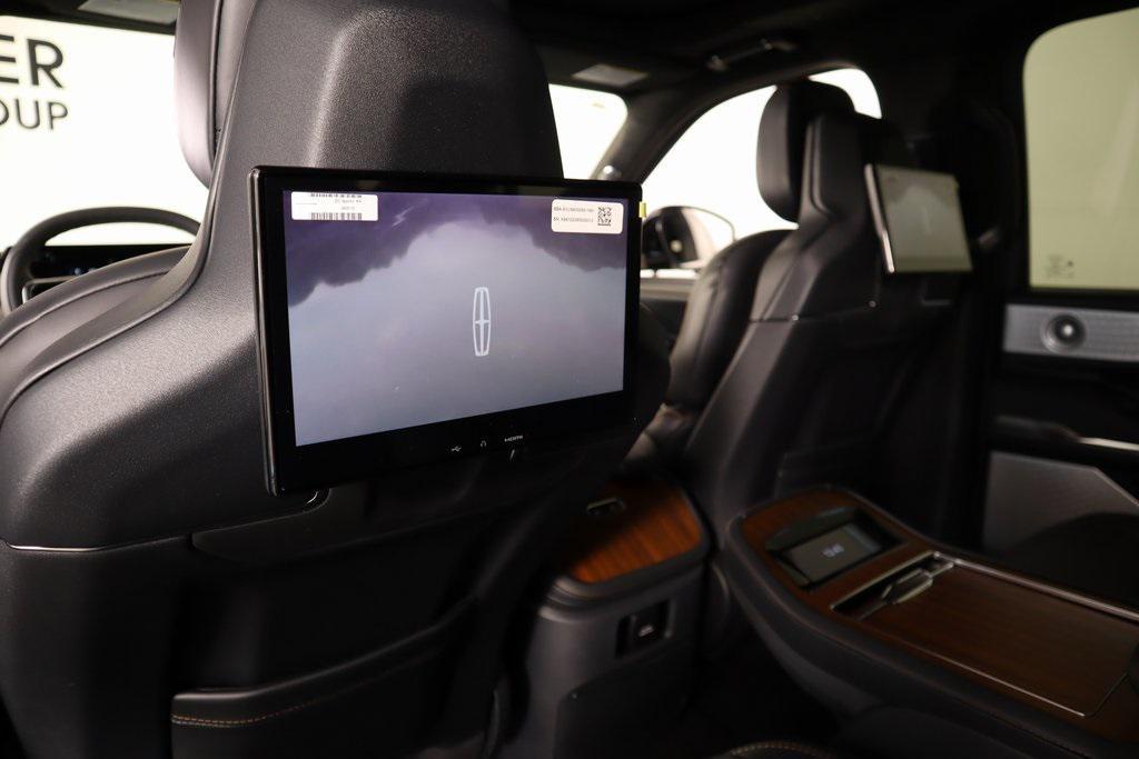 new 2025 Lincoln Navigator car, priced at $123,185