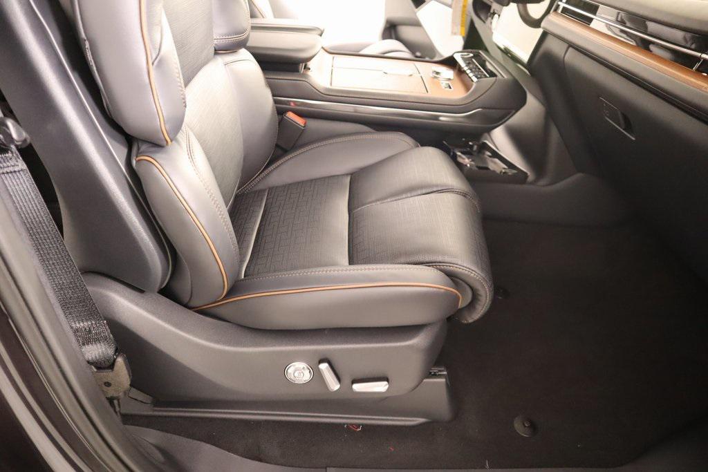 new 2025 Lincoln Navigator car, priced at $123,185