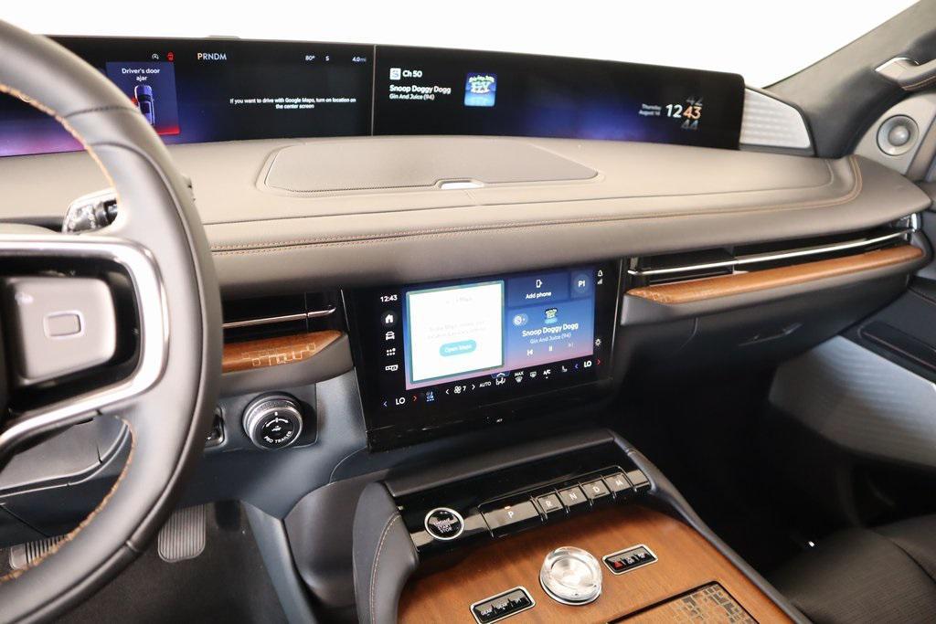 new 2025 Lincoln Navigator car, priced at $123,185