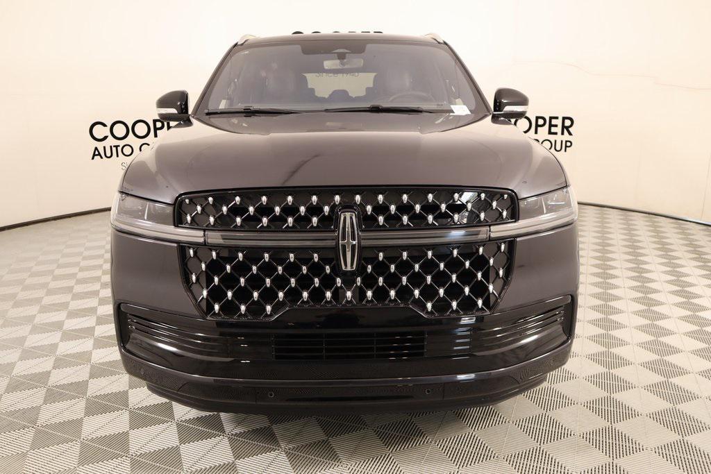new 2025 Lincoln Navigator car, priced at $123,185
