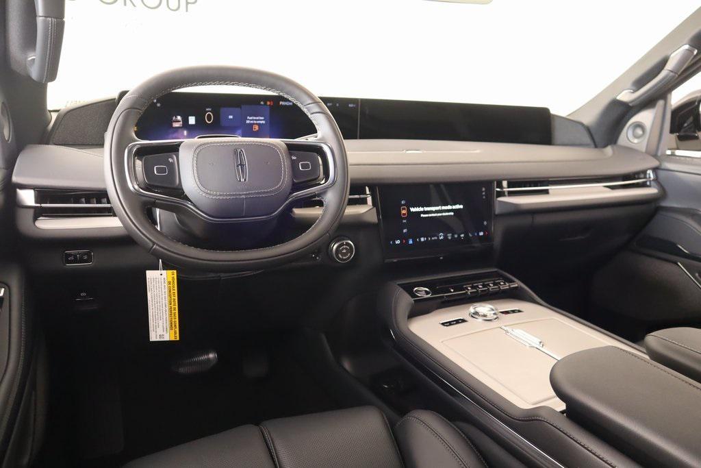 new 2025 Lincoln Navigator car, priced at $108,648