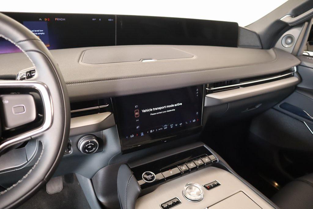 new 2025 Lincoln Navigator car, priced at $108,648