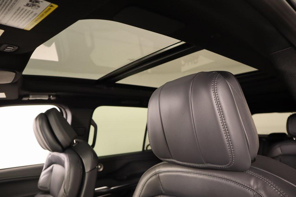 new 2025 Lincoln Navigator car, priced at $108,648