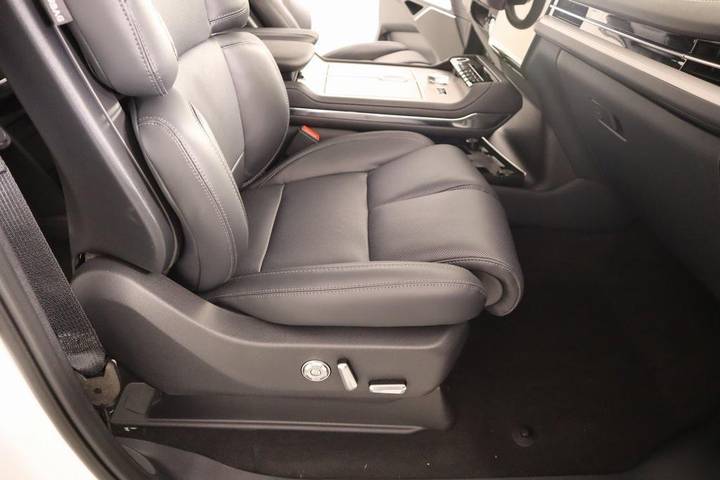 new 2025 Lincoln Navigator car, priced at $108,648