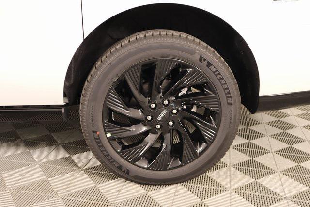 new 2025 Lincoln Navigator car, priced at $105,648