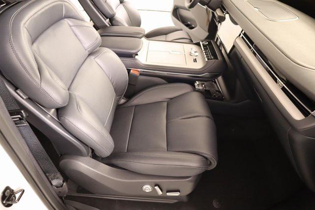 new 2025 Lincoln Navigator car, priced at $105,648