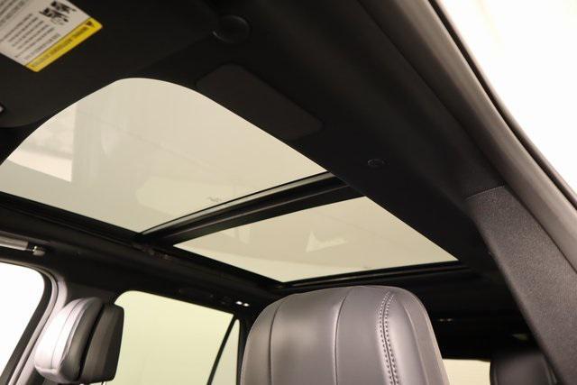 new 2025 Lincoln Navigator car, priced at $105,648