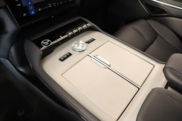 new 2025 Lincoln Navigator car, priced at $104,860