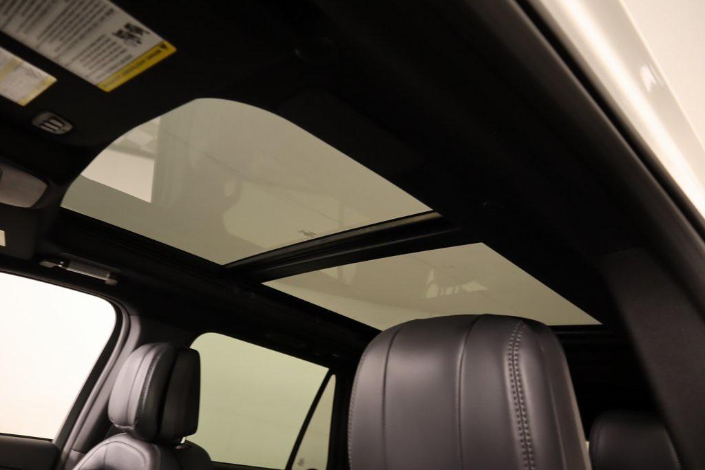 new 2025 Lincoln Navigator car, priced at $105,542