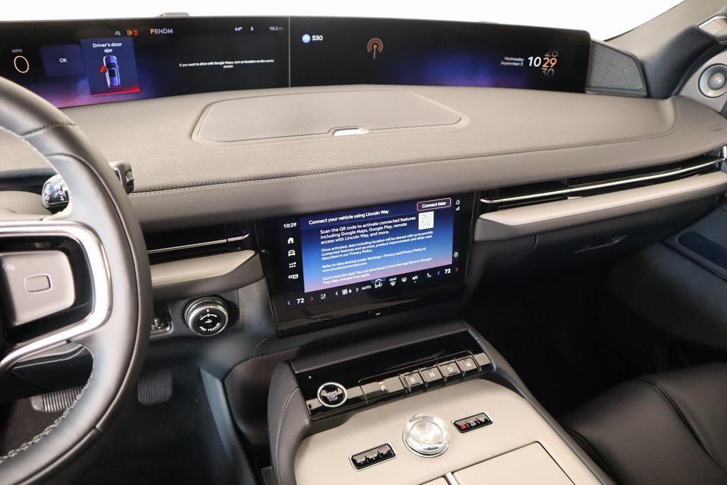 new 2025 Lincoln Navigator car, priced at $105,542