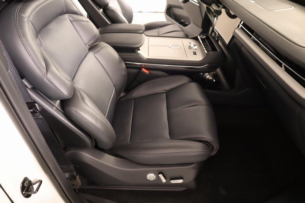 new 2025 Lincoln Navigator car, priced at $105,542
