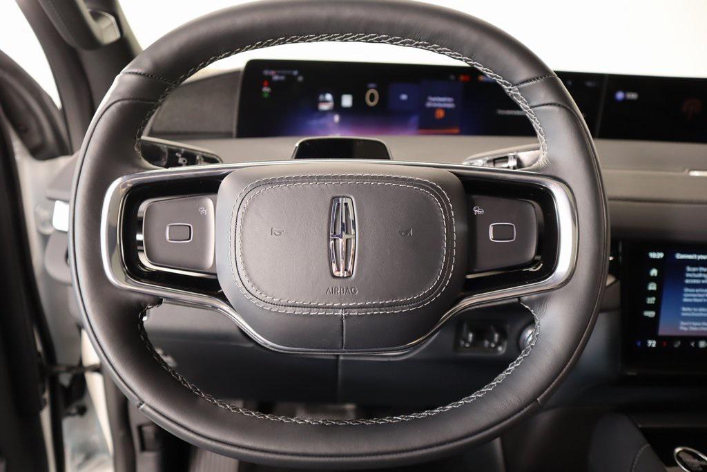 new 2025 Lincoln Navigator car, priced at $105,542