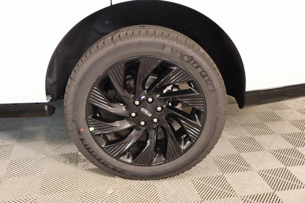 new 2025 Lincoln Navigator car, priced at $105,542