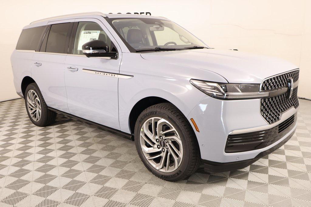 new 2025 Lincoln Navigator car, priced at $95,822
