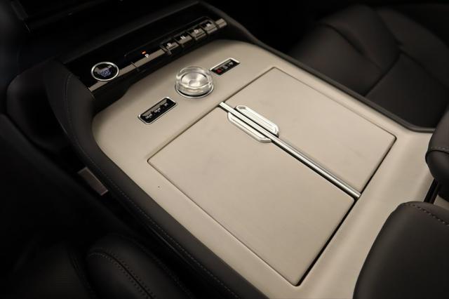 new 2025 Lincoln Navigator car, priced at $101,980