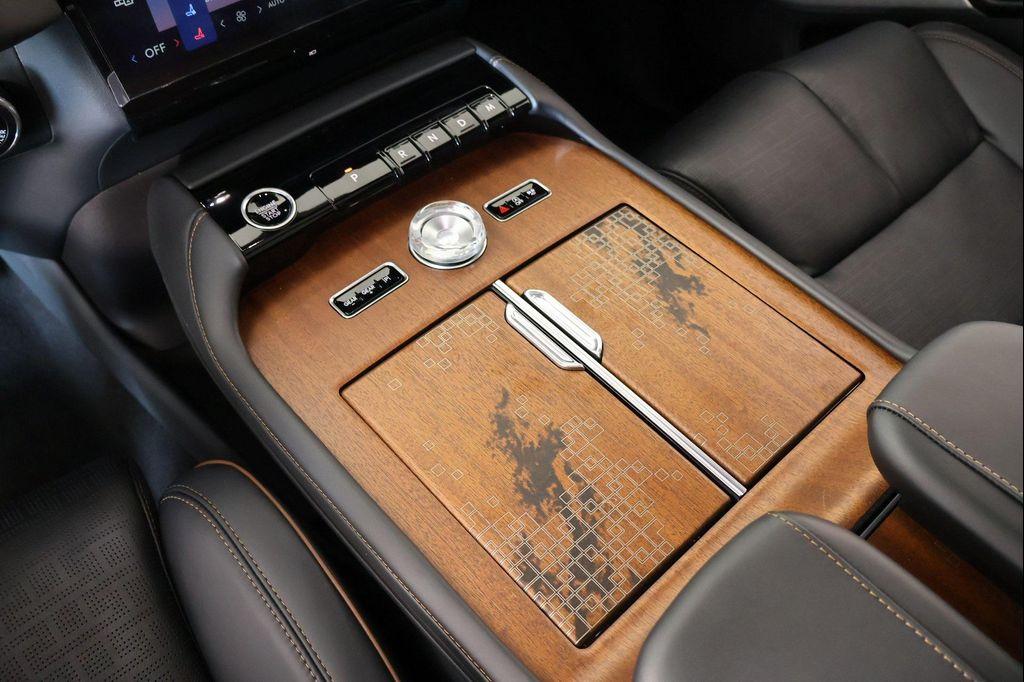 new 2025 Lincoln Navigator car, priced at $119,590
