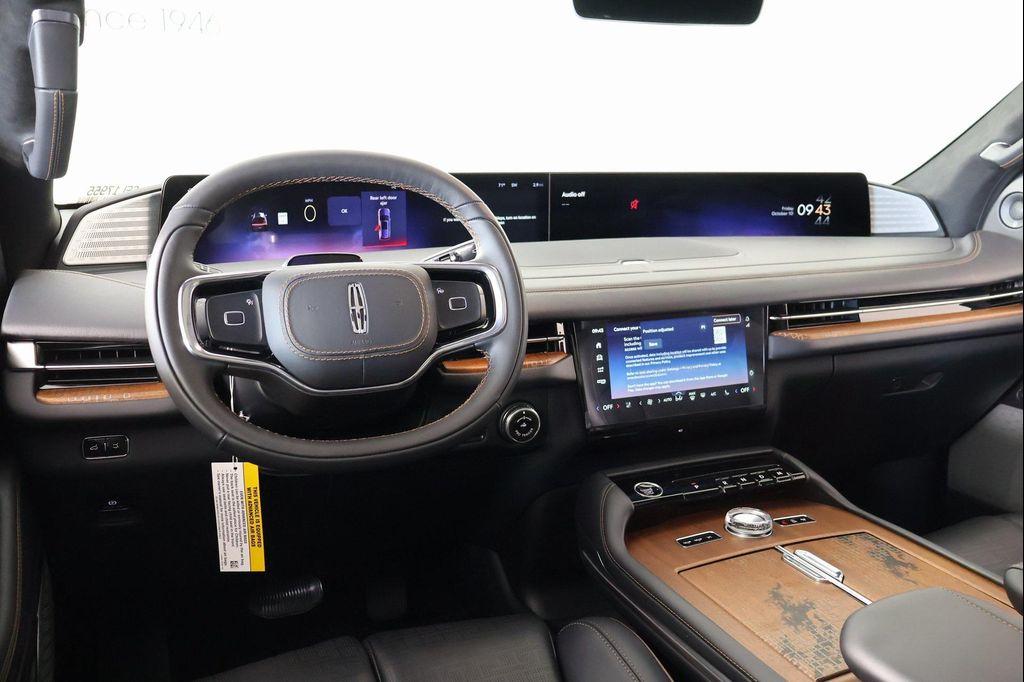 new 2025 Lincoln Navigator car, priced at $119,590