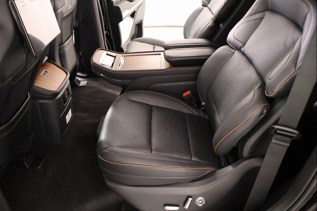 new 2025 Lincoln Navigator car, priced at $119,590