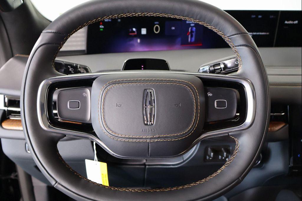 new 2025 Lincoln Navigator car, priced at $119,590