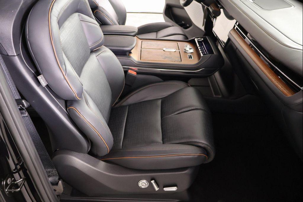 new 2025 Lincoln Navigator car, priced at $119,590
