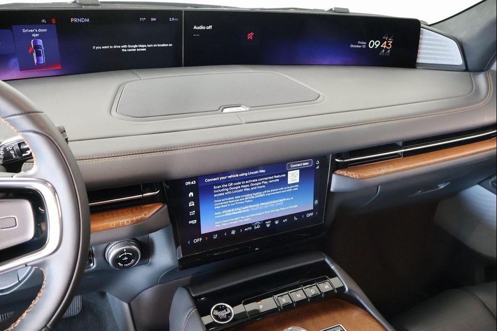 new 2025 Lincoln Navigator car, priced at $119,590
