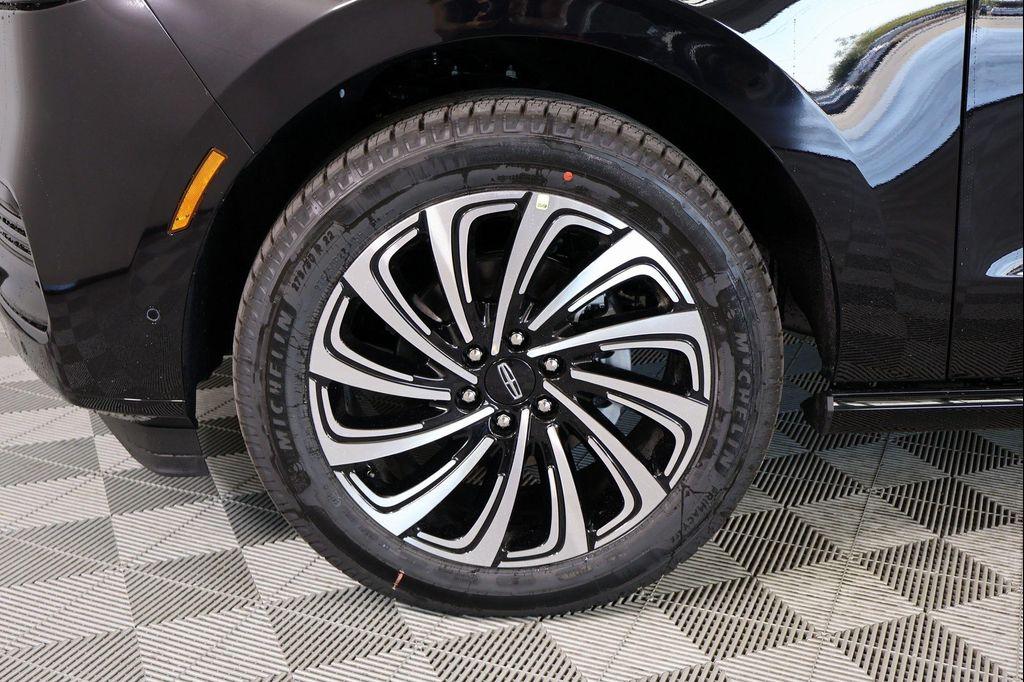 new 2025 Lincoln Navigator car, priced at $119,590
