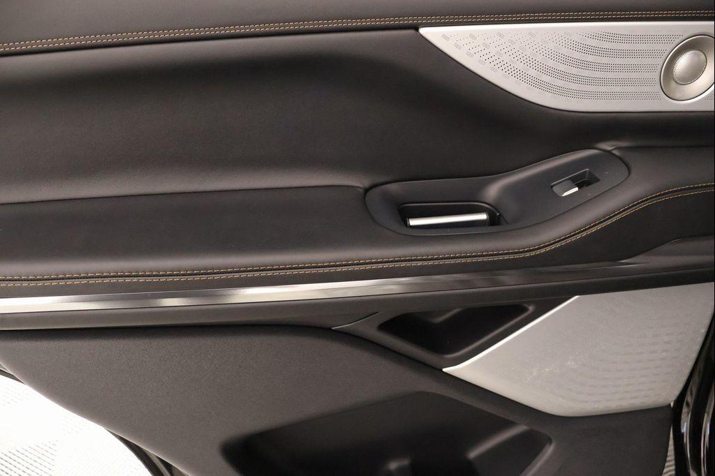 new 2025 Lincoln Navigator car, priced at $119,590