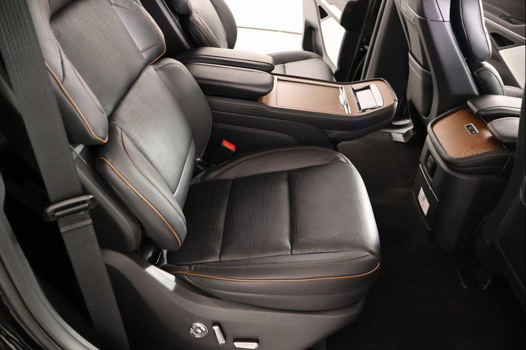 new 2025 Lincoln Navigator car, priced at $119,590