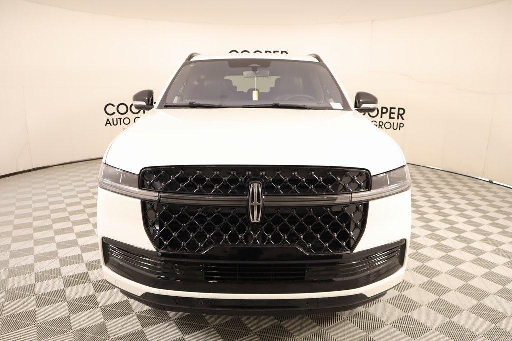 new 2025 Lincoln Navigator car, priced at $105,542