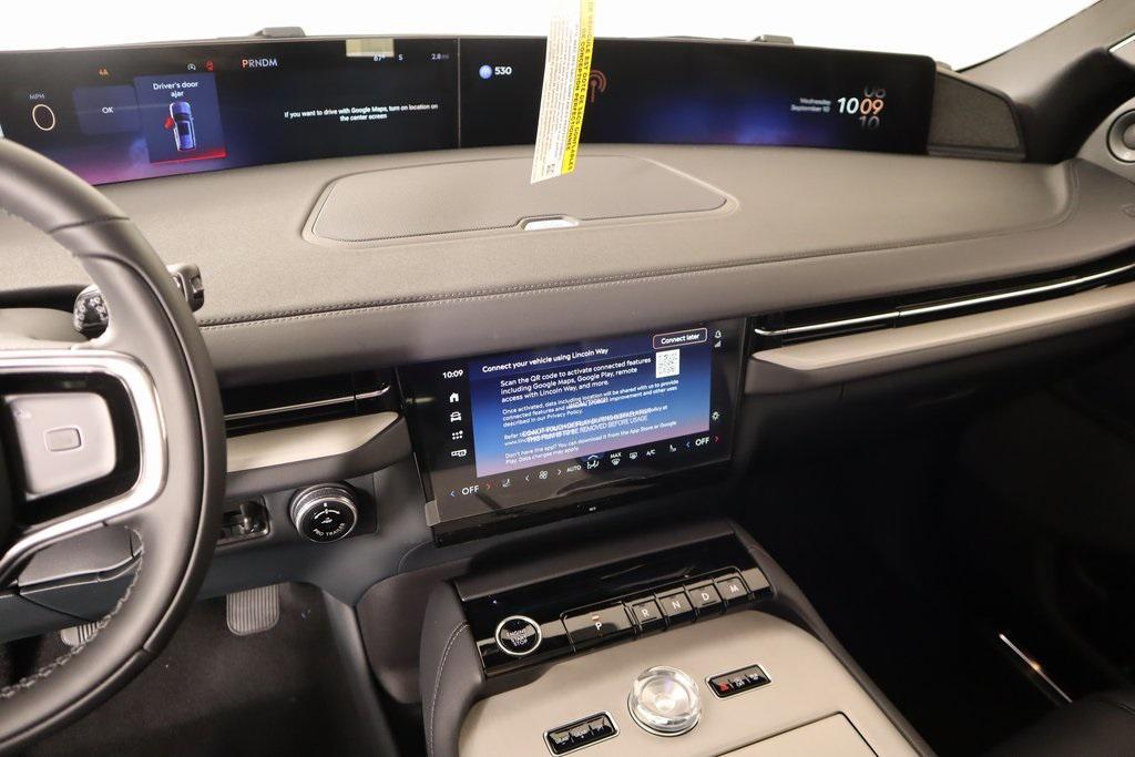 new 2025 Lincoln Navigator car, priced at $105,542