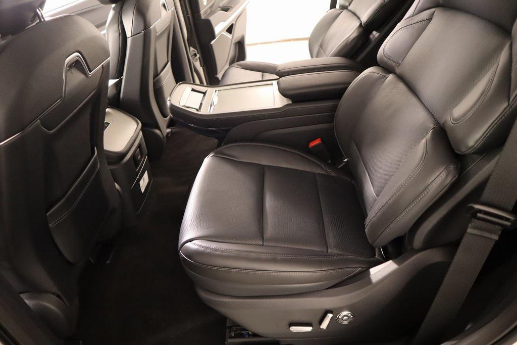 new 2025 Lincoln Navigator car, priced at $105,542