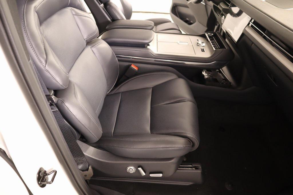 new 2025 Lincoln Navigator car, priced at $105,542