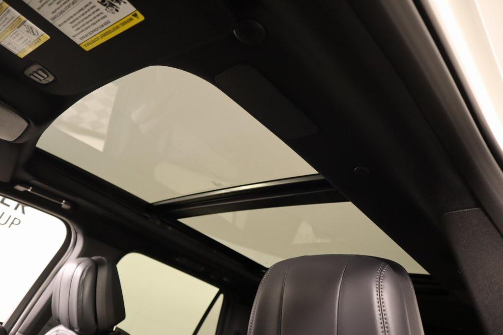 new 2025 Lincoln Navigator car, priced at $105,542