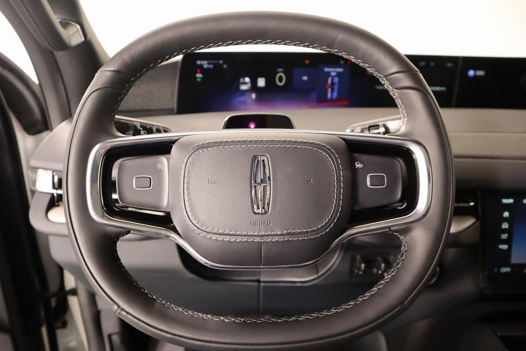 new 2025 Lincoln Navigator car, priced at $105,542