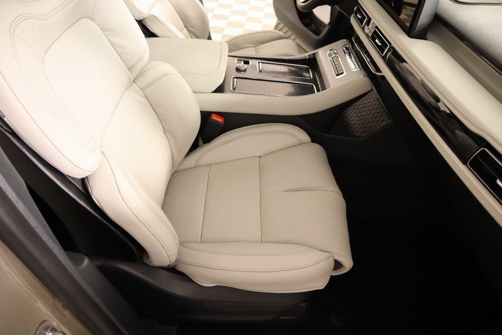 new 2025 Lincoln Aviator car, priced at $79,334