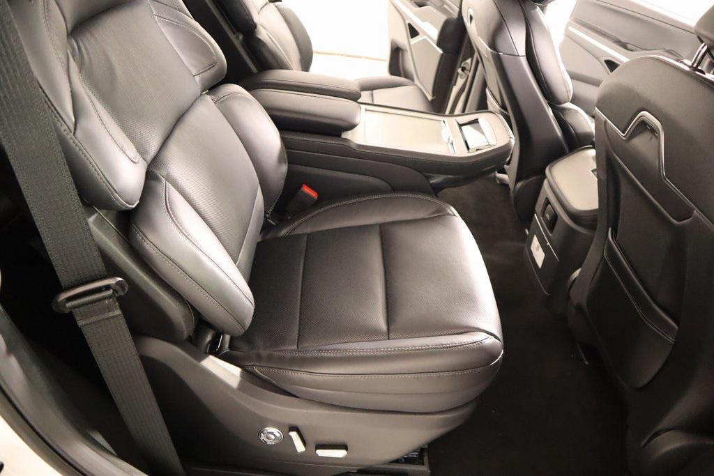 new 2025 Lincoln Navigator car, priced at $105,778