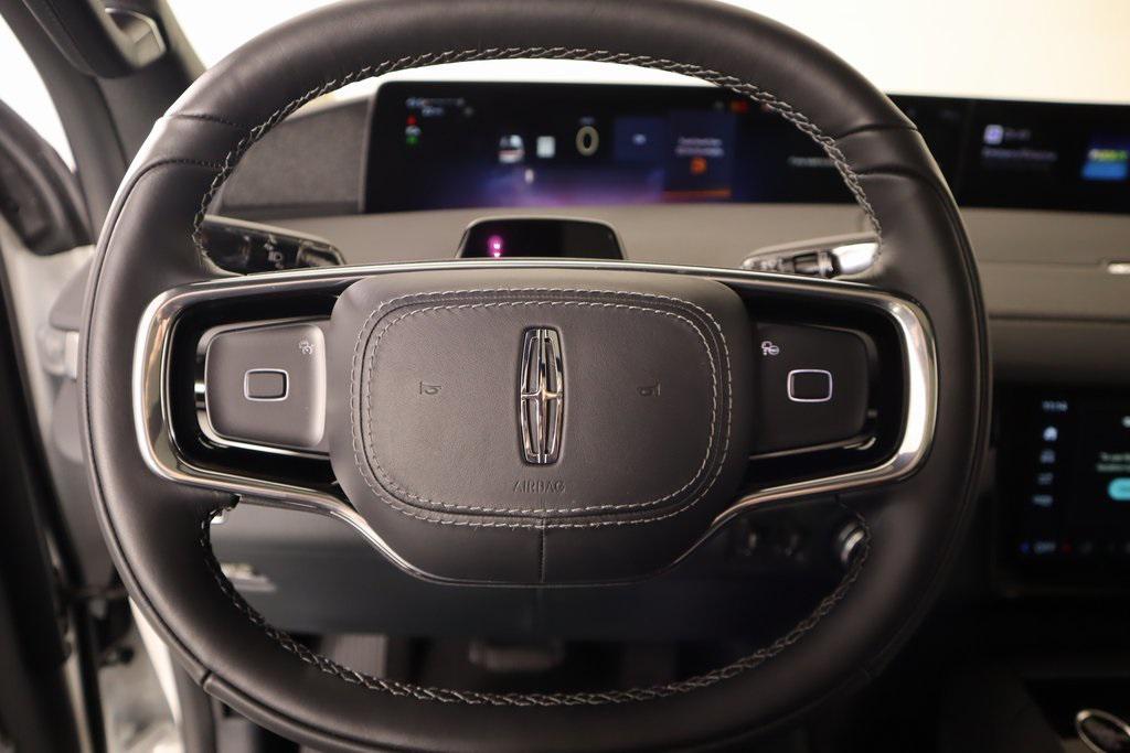 new 2025 Lincoln Navigator car, priced at $105,778