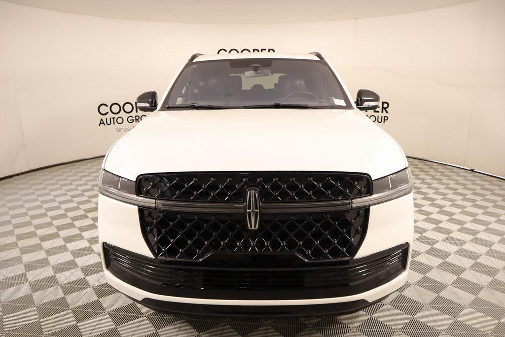 new 2025 Lincoln Navigator car, priced at $105,778