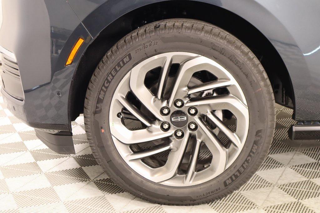 new 2025 Lincoln Navigator car, priced at $102,182