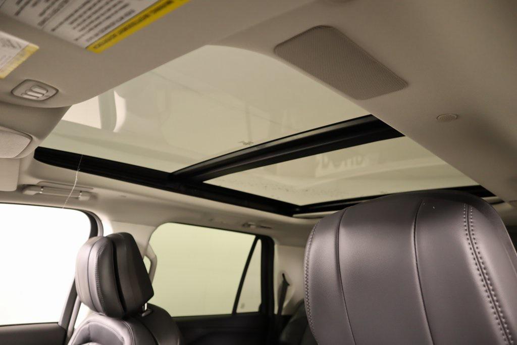 new 2025 Lincoln Navigator car, priced at $102,182