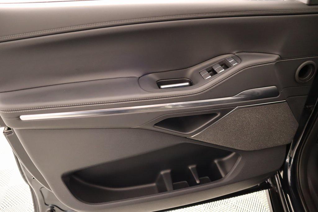 new 2025 Lincoln Navigator car, priced at $102,182