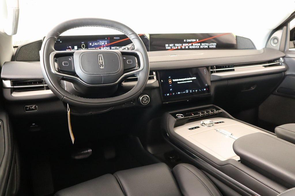 new 2025 Lincoln Navigator car, priced at $102,182