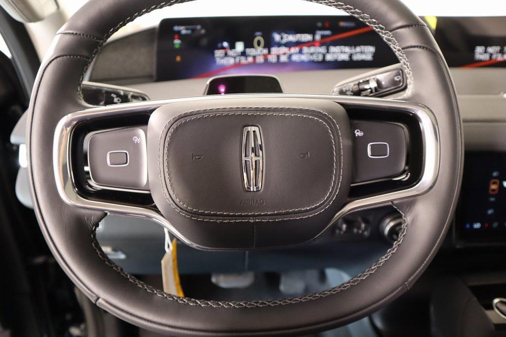 new 2025 Lincoln Navigator car, priced at $102,182